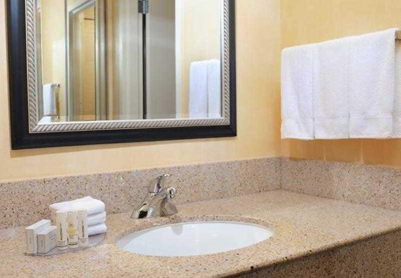 Courtyard By Marriott Oklahoma City Airport Екстериор снимка