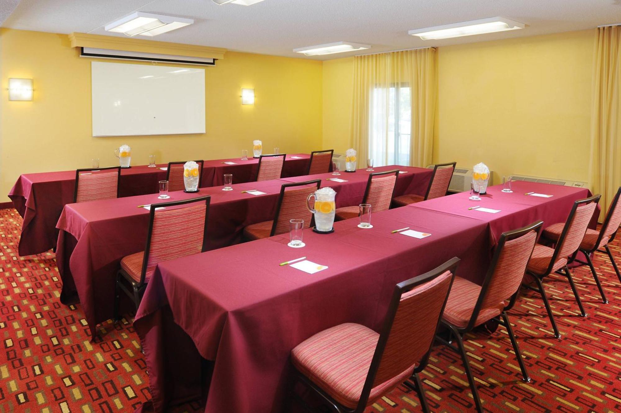 Courtyard By Marriott Oklahoma City Airport Екстериор снимка