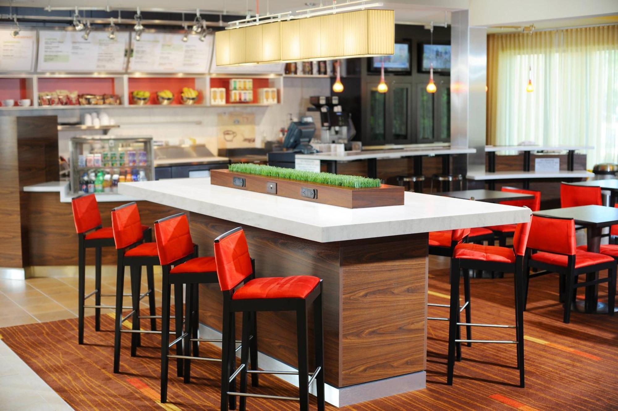 Courtyard By Marriott Oklahoma City Airport Екстериор снимка