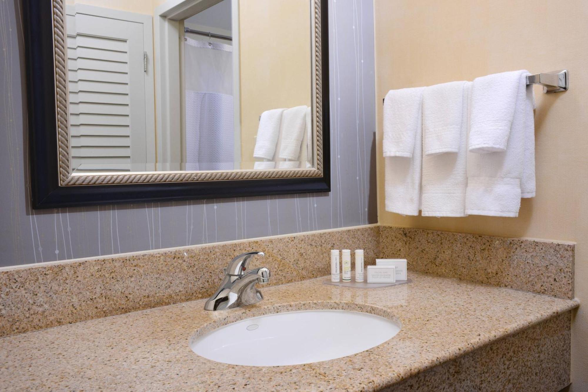 Courtyard By Marriott Oklahoma City Airport Екстериор снимка