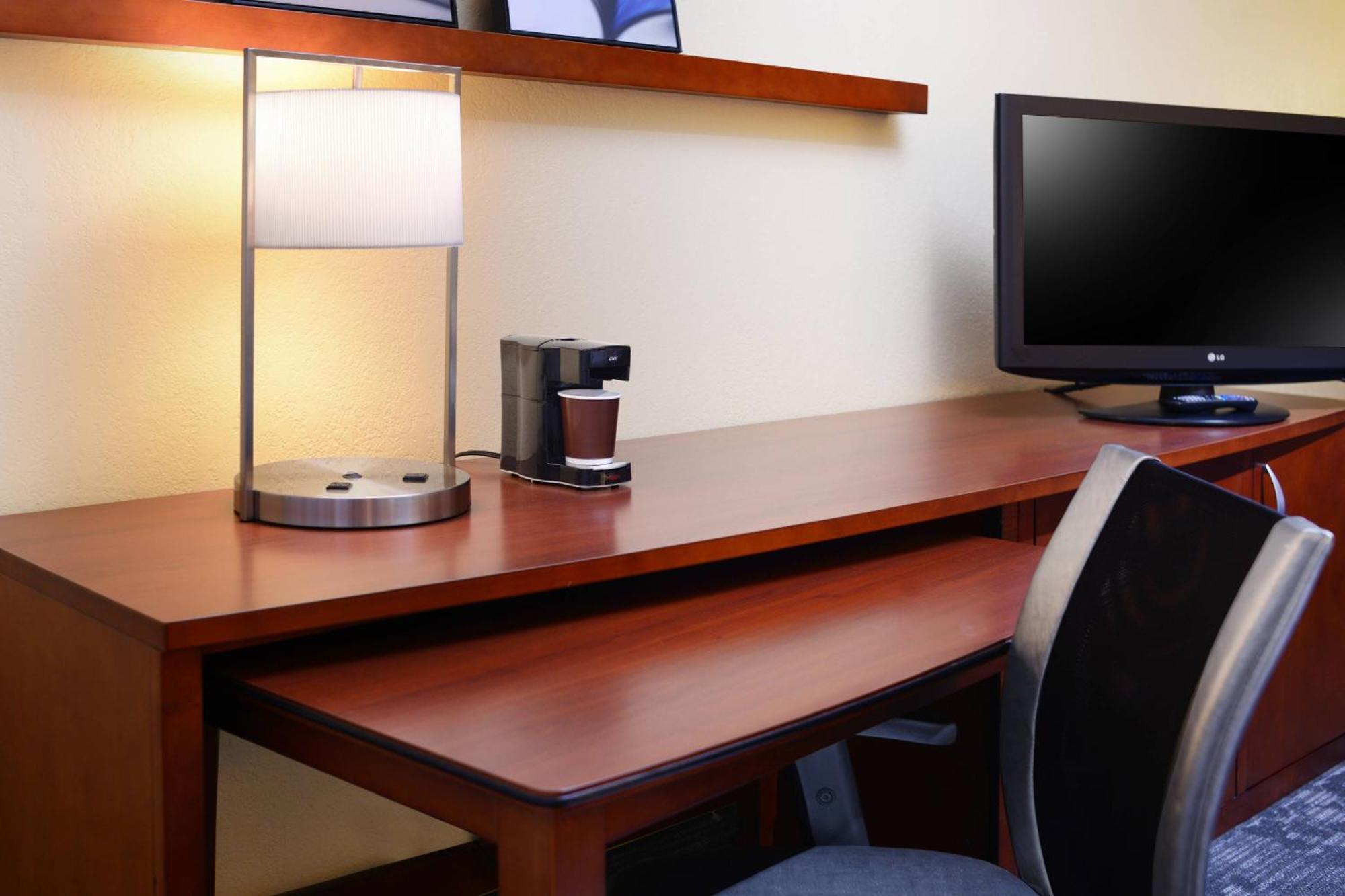 Courtyard By Marriott Oklahoma City Airport Екстериор снимка