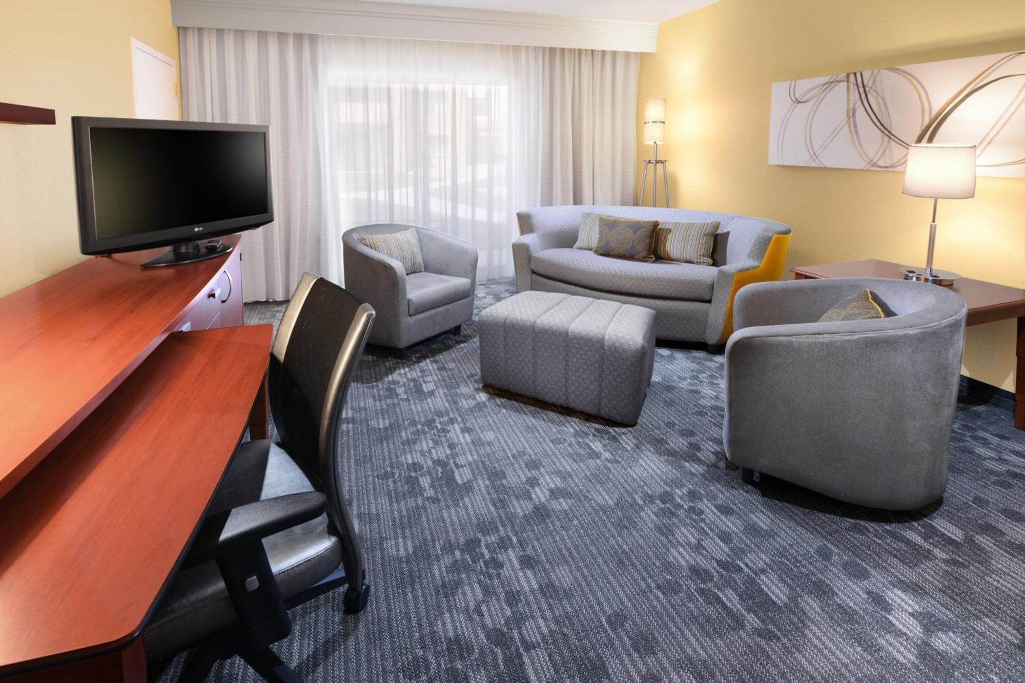 Courtyard By Marriott Oklahoma City Airport Екстериор снимка